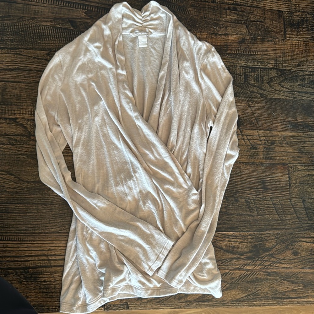 Banana Republic long sleeve top. Size medium. Worn one time. Great condition